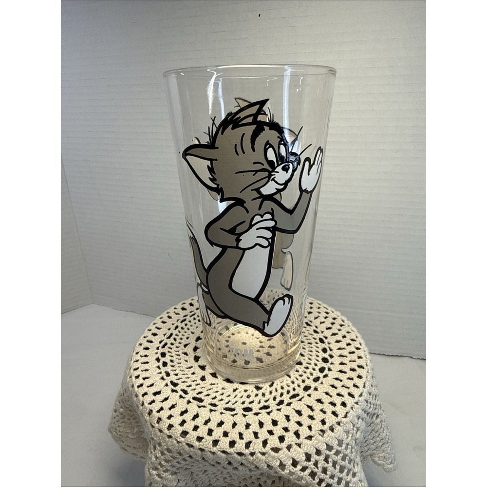 Tom Pepsi Collector Series Tom & Jerry MGM 1975 White Letters 16 oz Glass 6 1/4"